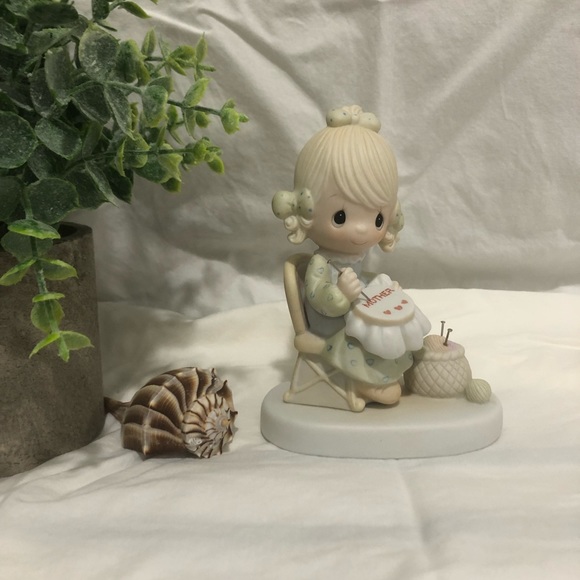 Precious Moments Other - Precious Moments figurine